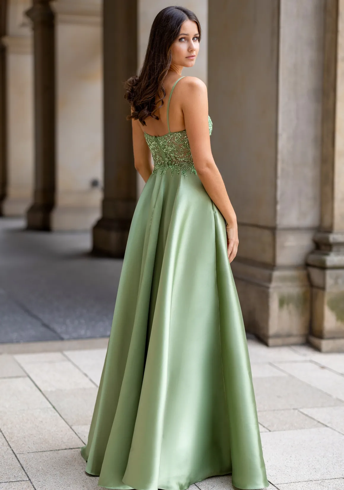 Gallakjole i mikado satin