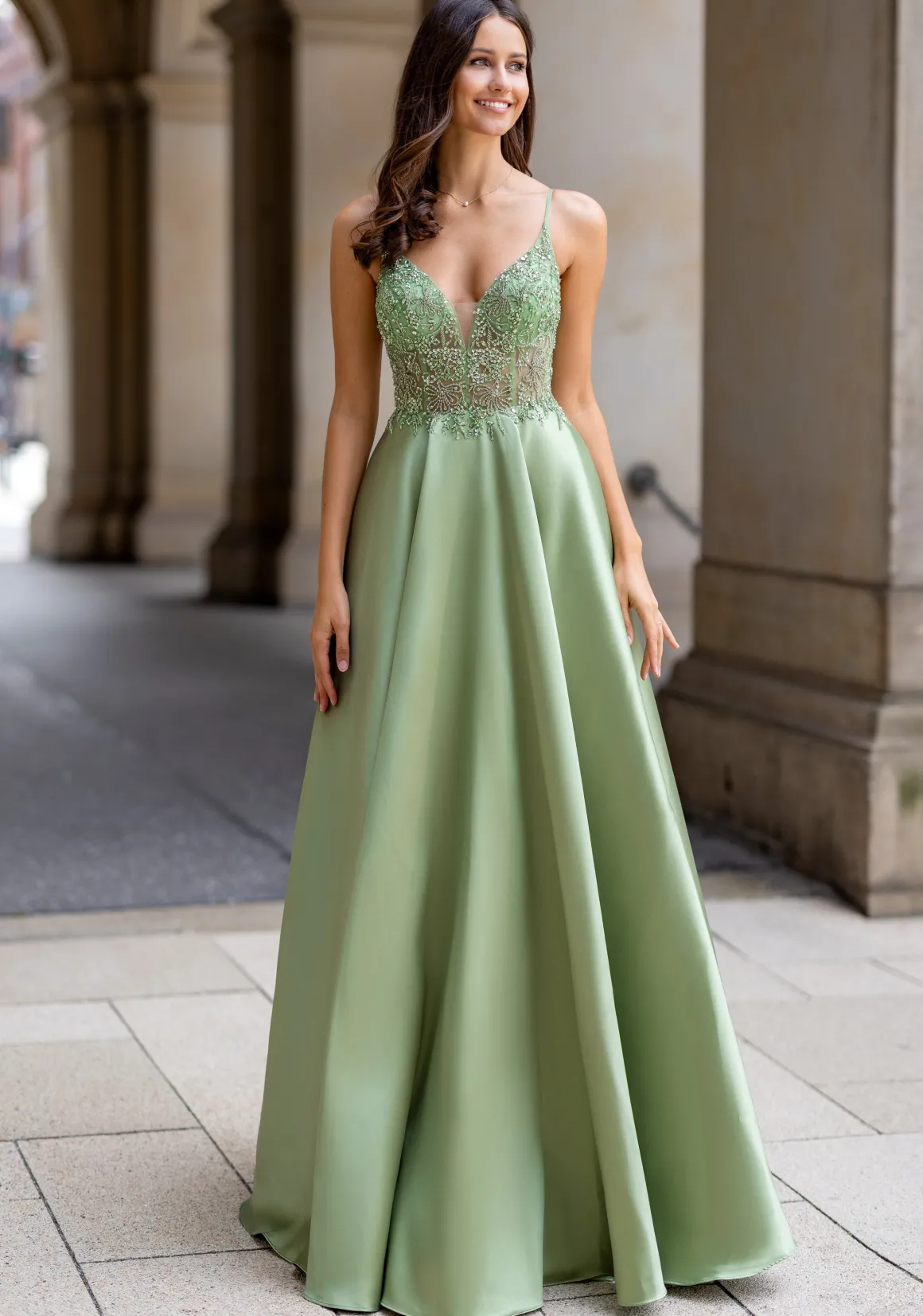 Gallakjole i mikado satin