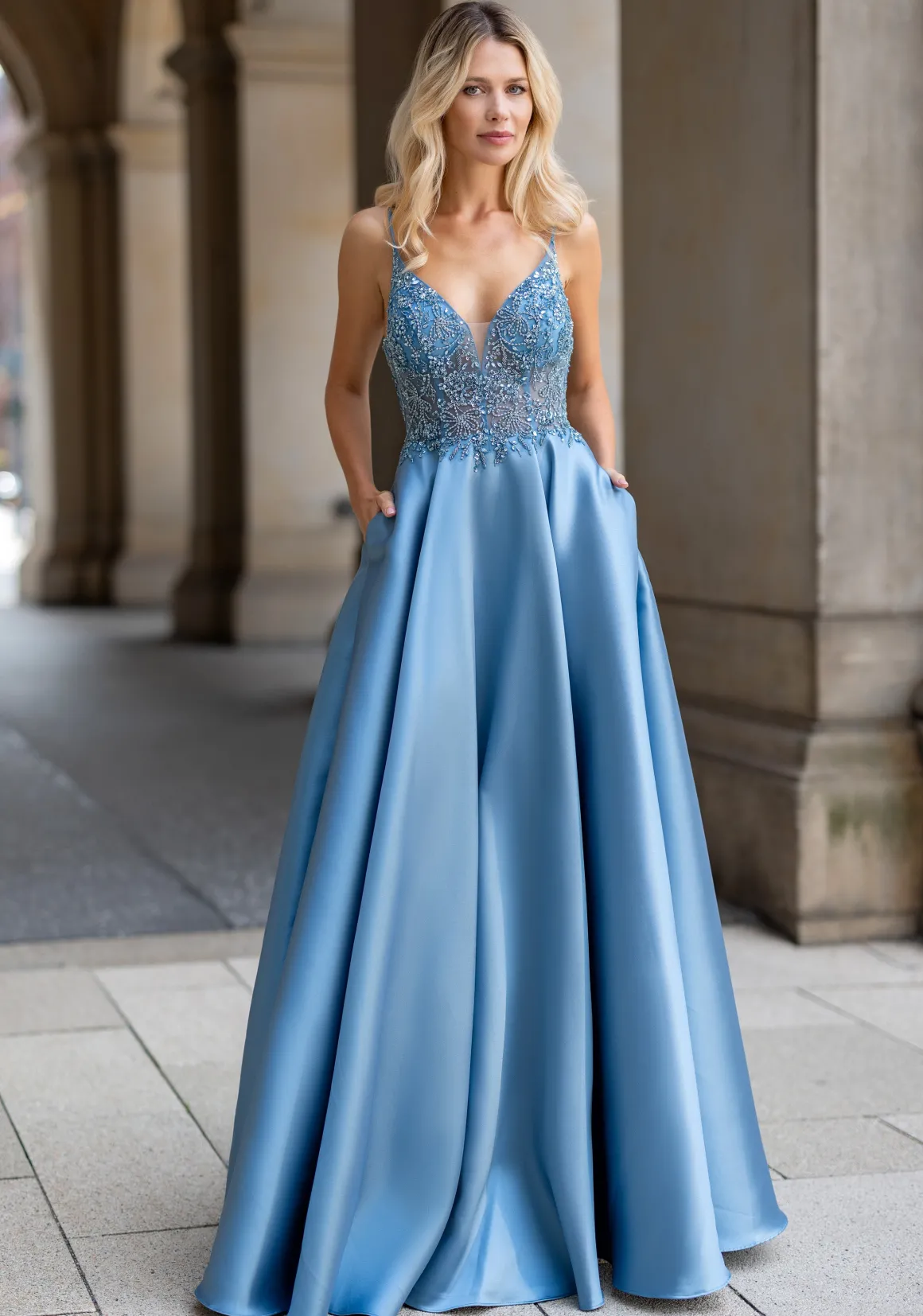 Gallakjole i mikado satin