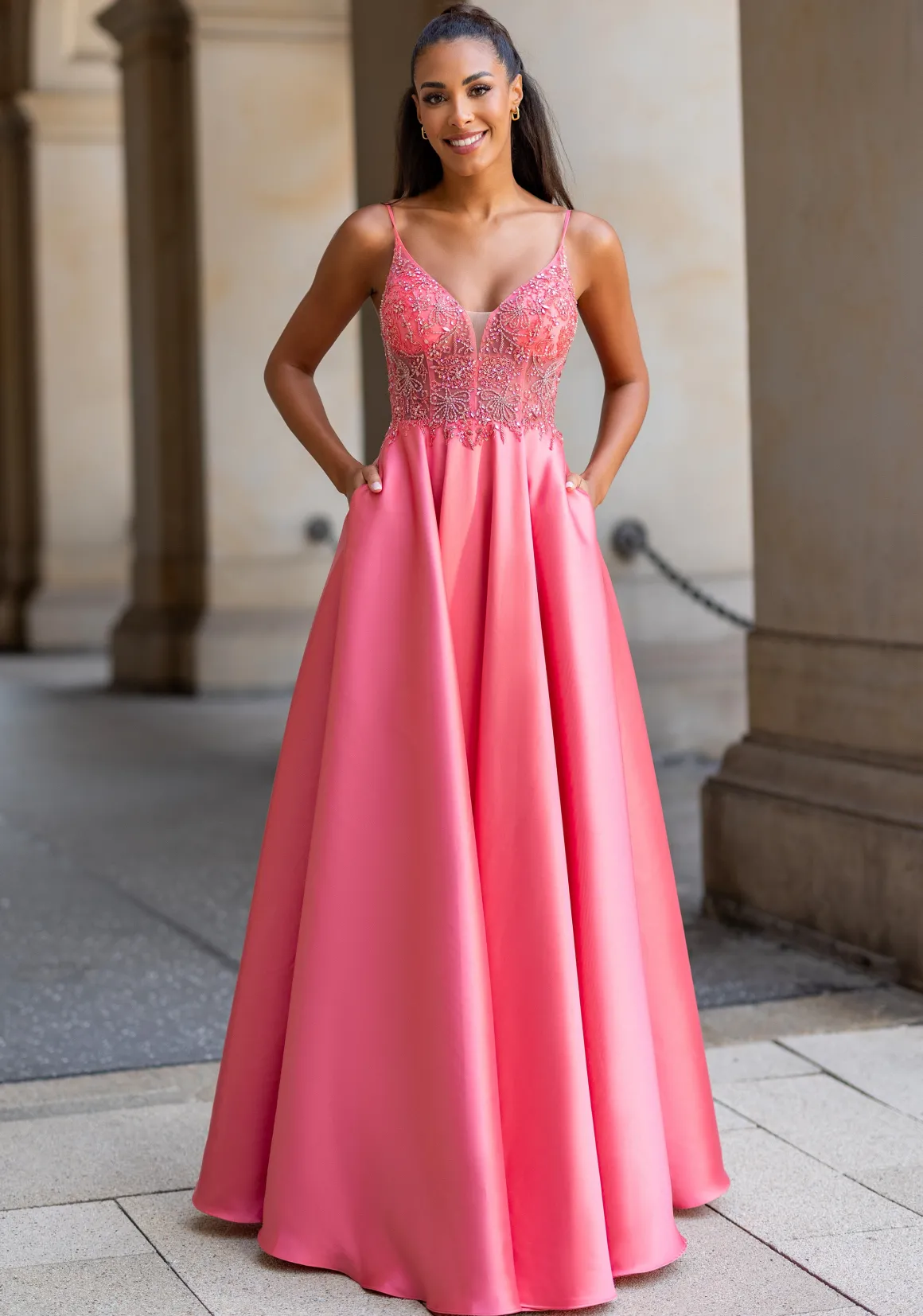 Gallakjole i mikado satin