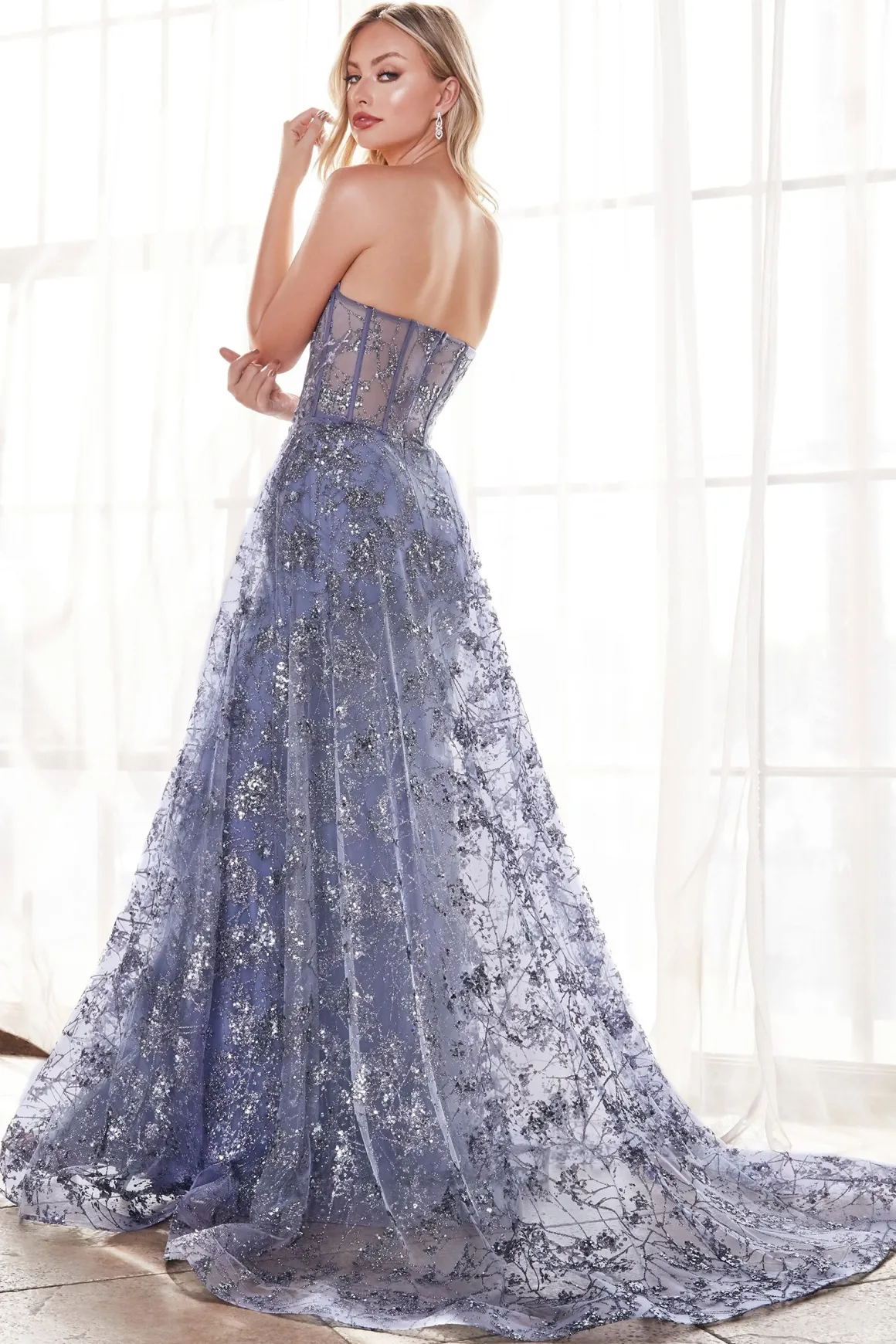 La Divine stropløs corsagekjole CB046