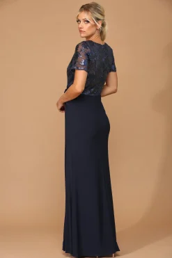 Navyblå festkjole med slids og korte ærmer