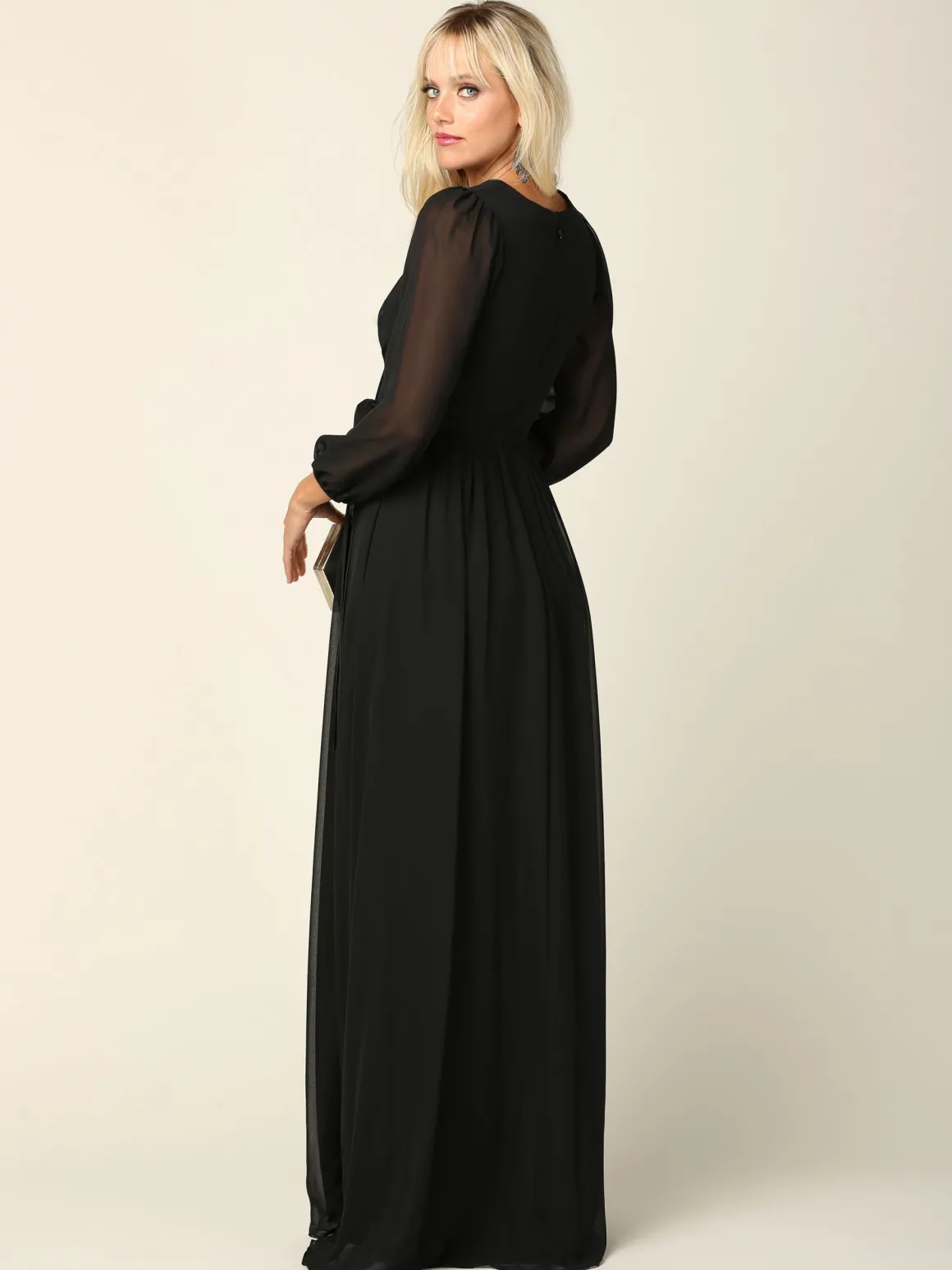 Sort lang festkjole med ballonærmer